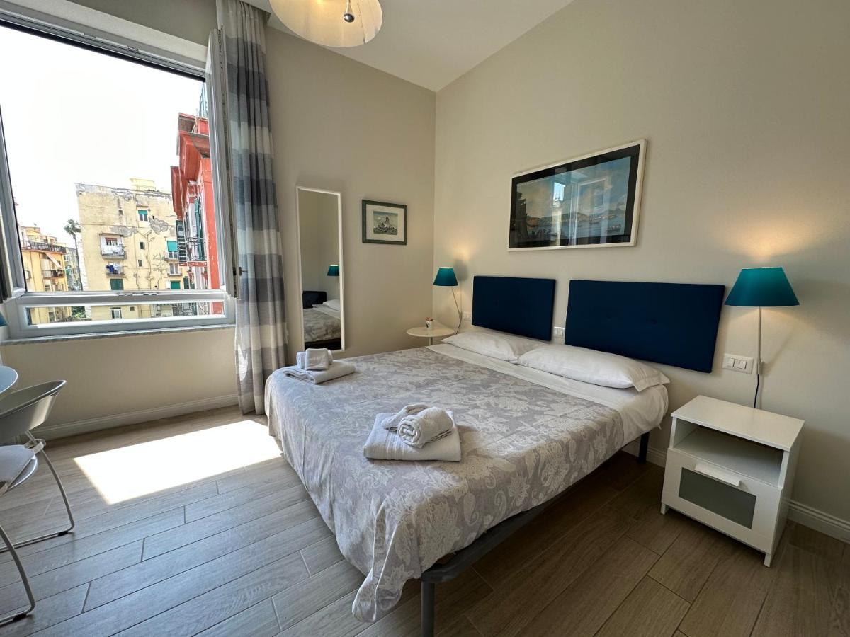 Domus Luca - Central Rooms In The Heart Of Наполи Екстериор снимка