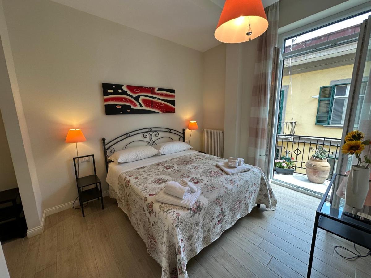 Domus Luca - Central Rooms In The Heart Of Наполи Екстериор снимка